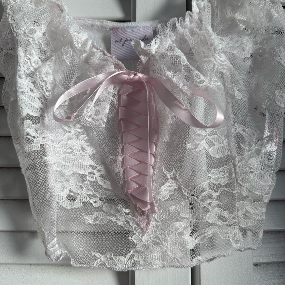 Urban Outfitters White Lace Corset Crop Top with Pale Pink Ribbon - Picture 2 of 5